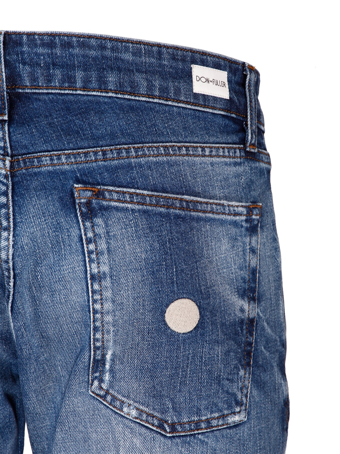 shop DON THE FULLER Saldi Jeans: Don The Fuller jeans "Milano" in cotone stretch.
Vita regolare.
Modello cinque tasche.
Chiusura con bottoni.
Lunghezza alla caviglia.
Vestibilità slim.
Composizione: 98% cotone 2% elastan.
Made in Italy.. MILANO DTFUT SS721-D number 1636973